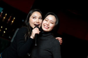 seru-seruan karaoke