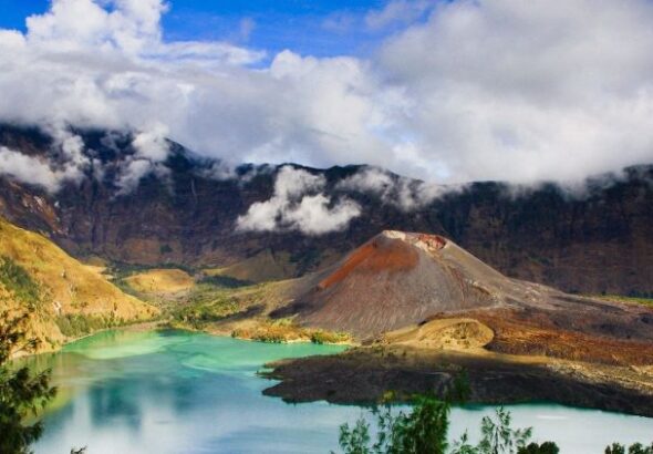 gunung indah di Indonesia