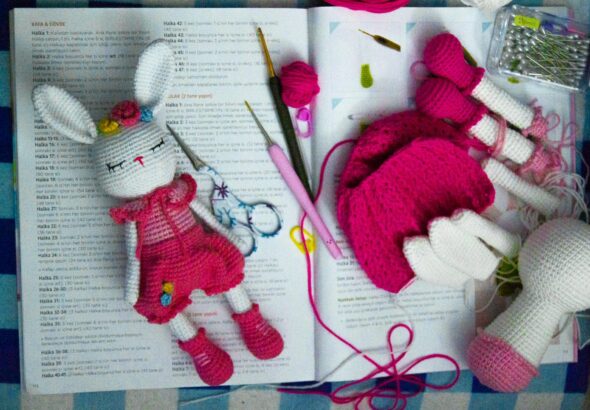 Merajut boneka
