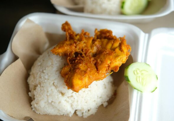 Ayam penyet